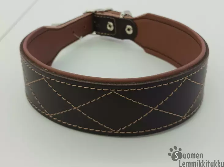 Nahkapanta koiralle koristetikkauksilla, ruskea 4,5cm - Koiran nahkapannat - 39704 - 1